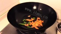 家常菜胡萝卜炒菜花做法图解5)