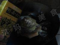 美味的三文鱼头豆腐汤做法图解5)