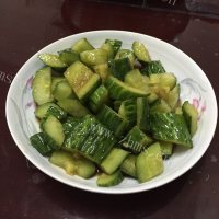 妈妈最爱的凉拌黄瓜做法图解4)