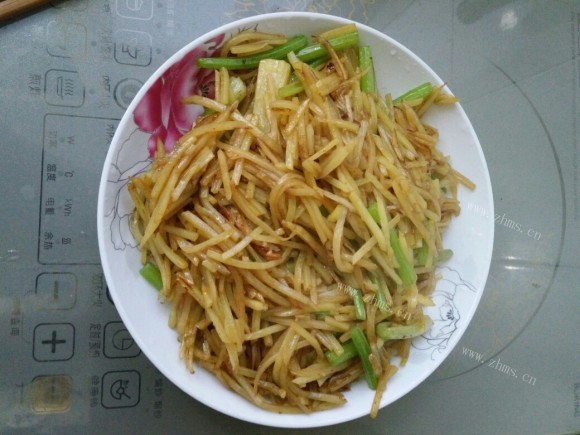 诱人的芹菜土豆丝