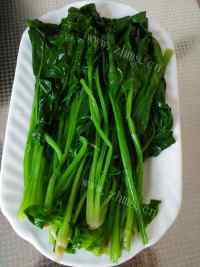爽口的凉拌芝麻菠菜做法图解4)
