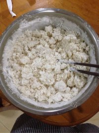 特色的生煎大白菜猪肉包做法图解2)