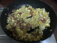 好吃的香肠玉米蛋炒饭做法图解11)