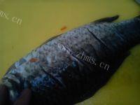 美味的剁椒蒸鲫鱼做法图解2)