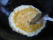 美味的鸡蛋炒韭菜做法图解4)