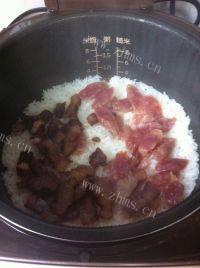 自己做的腊味双拼焖饭做法图解8)