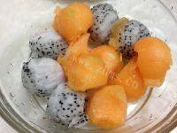 食欲满满的鲜虾水果沙拉做法图解5)