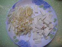 美味的金针菇豆腐汤做法图解3)