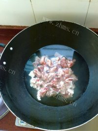 营养丰富的霸王花排骨汤做法图解3)