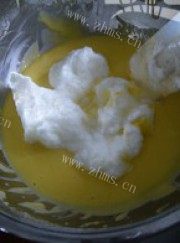 自制葱香火腿肉松蛋卷做法图解7)