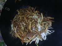 香喷喷的香干肉丝做法图解5)