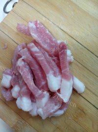 美味佳肴般的青椒肉丝做法图解1)