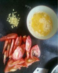 西红柿鸡蛋汤做法图解1)