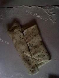 自制葱香苏打饼干做法图解9)