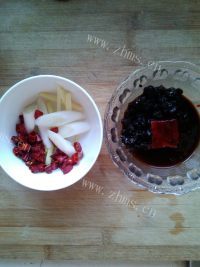好吃的腐乳豆豉鸡翅煲做法图解1)