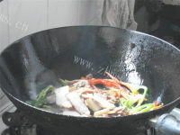 家常菜萝卜干炒腊肉做法图解7)