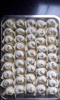外婆教我做白菜肉馄饨做法图解6)