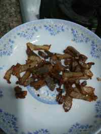 家常菜花菜炒腊肉做法图解4)
