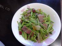 家常菜藜蒿炒腊肉