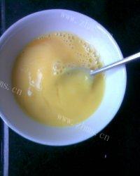 色味俱佳的番茄蛋花汤做法图解3)
