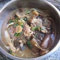 铁锅白菜肉皮炖鲤鱼