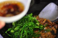 刺老芽炒肉丝做法图解8)