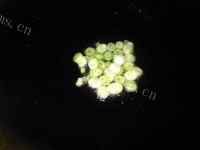 香糯爽滑的西红柿炖茄子做法图解3)
