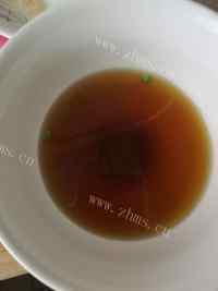 家常菜豌豆炒虾仁做法图解4)