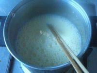 美味的草莓冰激凌做法图解4)
