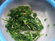 味道十足的凉拌菠菜做法图解1)