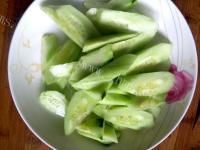 家常菜黄瓜炒木耳做法图解3)