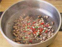 家常菜肉末炒四季豆做法图解7)
