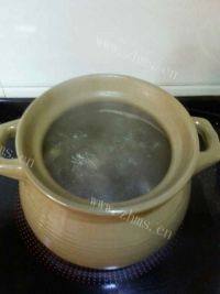 自制玉米排骨汤做法图解6)