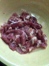 香喷喷的蒜蓉糖醋肉做法图解1)