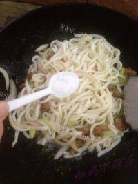 自己做的牛肉炒乌冬面做法图解13)