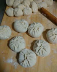 可口的韭菜馅饼做法图解3)