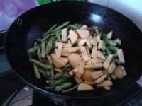 易做的土豆炖豆角做法图解7)