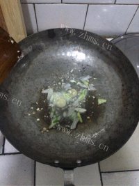 香喷喷的茄子炖粉条做法图解4)