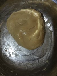 自制广式五仁月饼做法图解4)