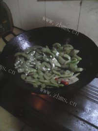 美味的小红椒扁豆做法图解4)