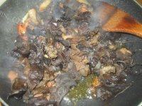 自制美食木耳炒肉片做法图解6)
