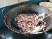 牛肉炒洋葱做法图解7)