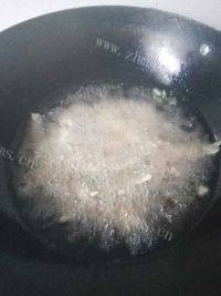 美味的香酥小鲫鱼做法图解3)