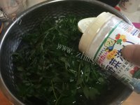 简单的凉拌花椒芽做法图解2)