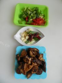 美味的黄焖鸡米饭做法图解3)