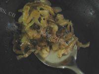 家常菜酸菜肉丝做法图解3)