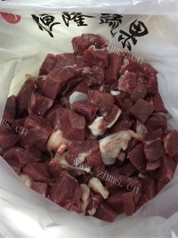 美味营养的牛腩炖萝卜做法图解1)