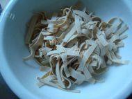 家常菜香菜拌豆腐皮做法图解2)