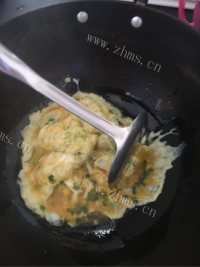 色香味俱全的西红柿炒鸡蛋做法图解3)