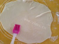 美味的葱油饼做法图解3)
